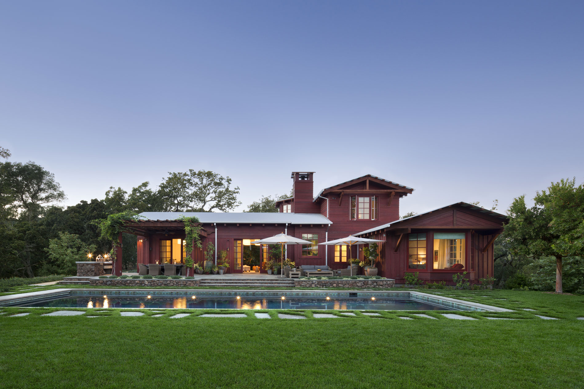 Evening view of the main house across the pool. (Photo credit: Peter Aaron/OTTO for Robert A.M. Stern Architects)